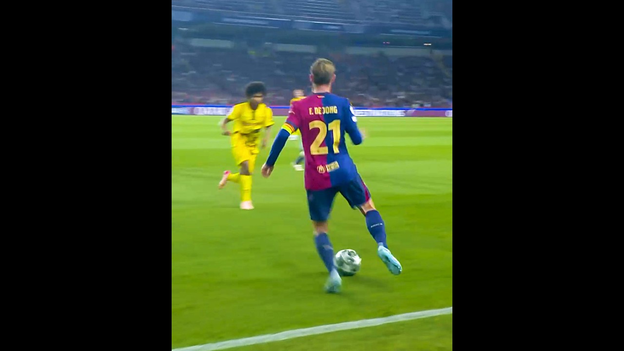 Frenkie De Jong Plays Beautiful Football ✨