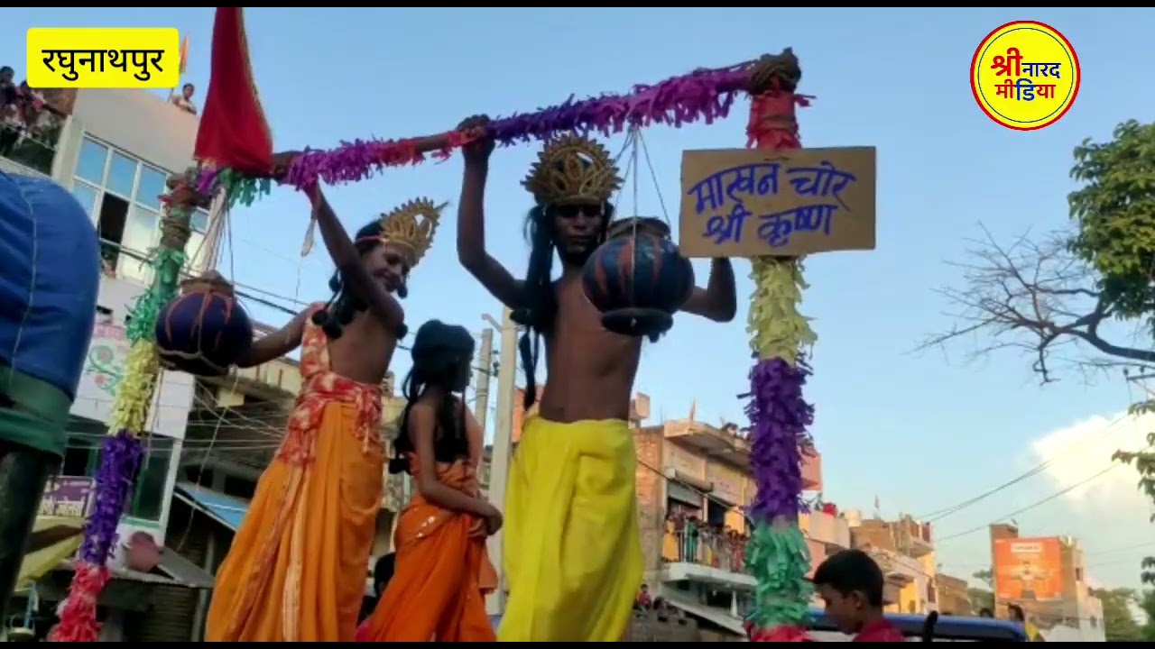 सीवान: रघुनाथपुर के मुरारपट्टी में दुर्गा प्रतिमा विसर्जन के दौरान निकला झांकी युक्त जुलूस