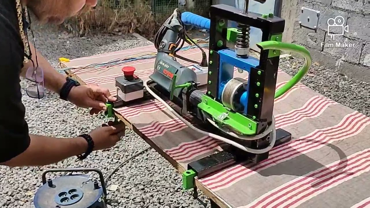 Machine à dénuder les câbles / copper stripping machine 2