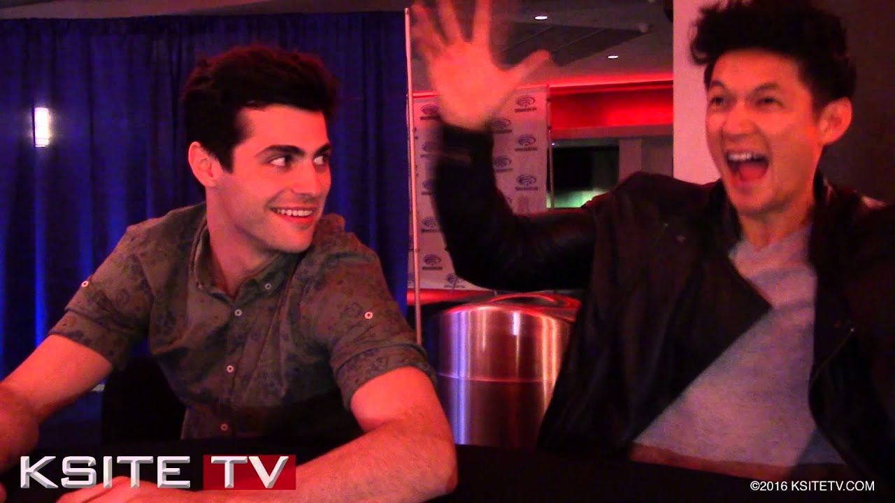 MALEC! Matthew Daddario & Harry Shum Jr. at WonderCon - Shadowhunters
