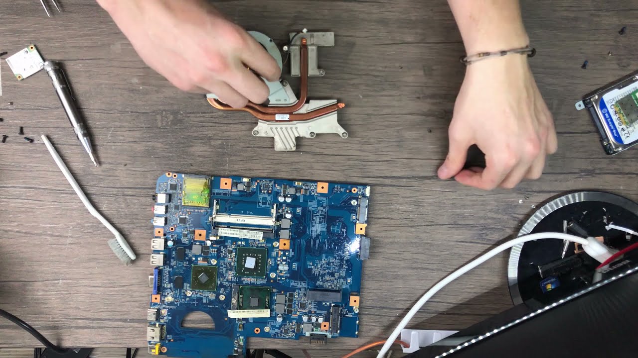 How to Disassembly Acer Aspire 5738 and clean
