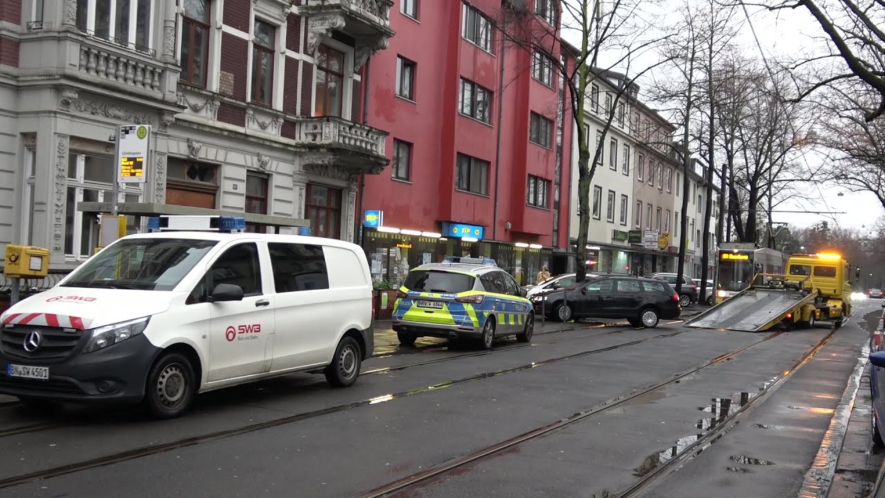 Falschparker blockiert Straßenbahn - Aufwendiges Abschleppen in Bonner Nordstadt am 07.02.21