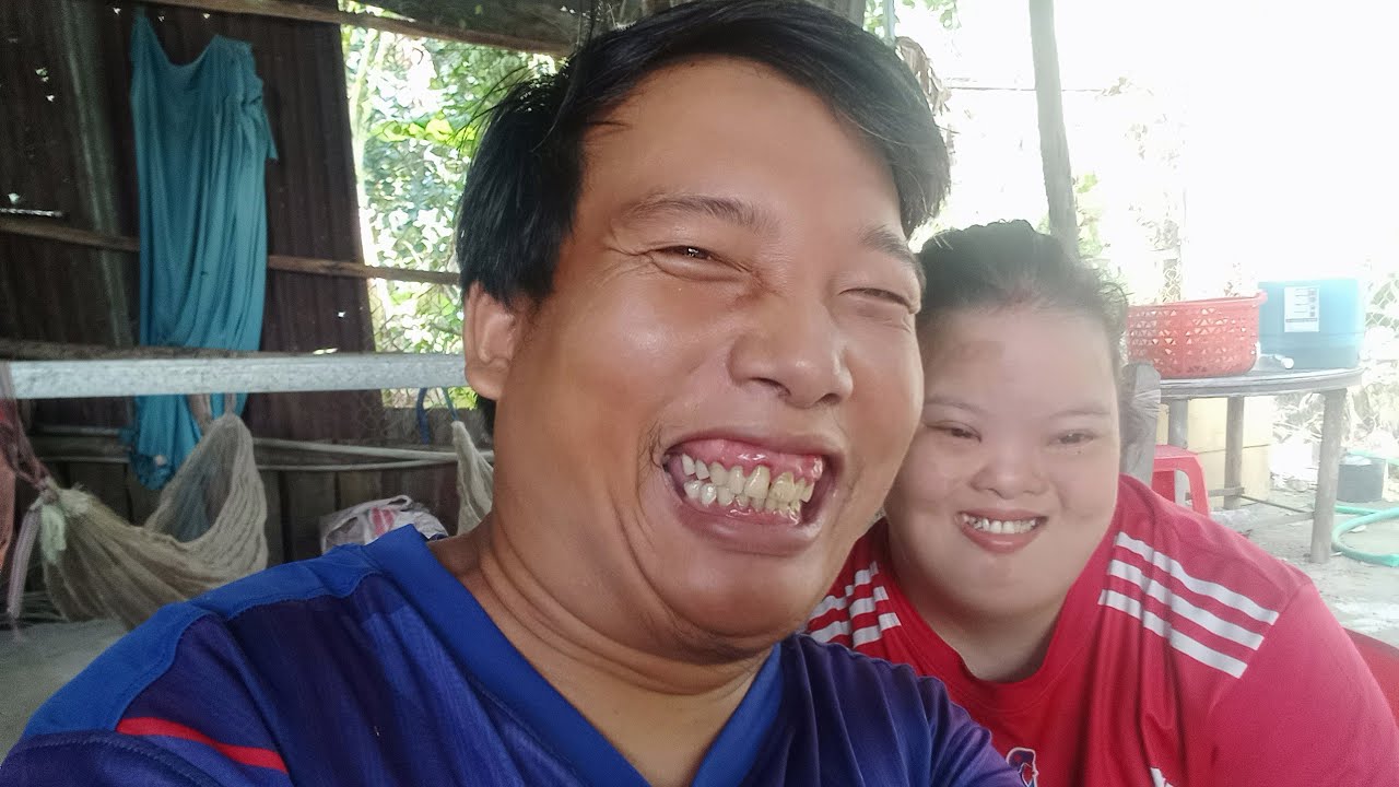 Mời cô chú anh chị thưởng thức tiếng hát ngọt ngào của con