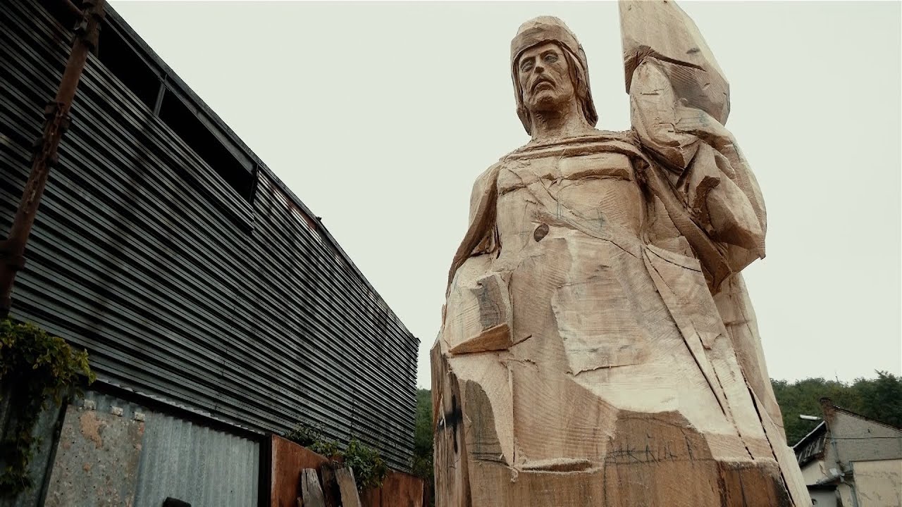 L&aacute;togat&oacute;ban Kalinka Erik fafarag&oacute; műhely&eacute;ben