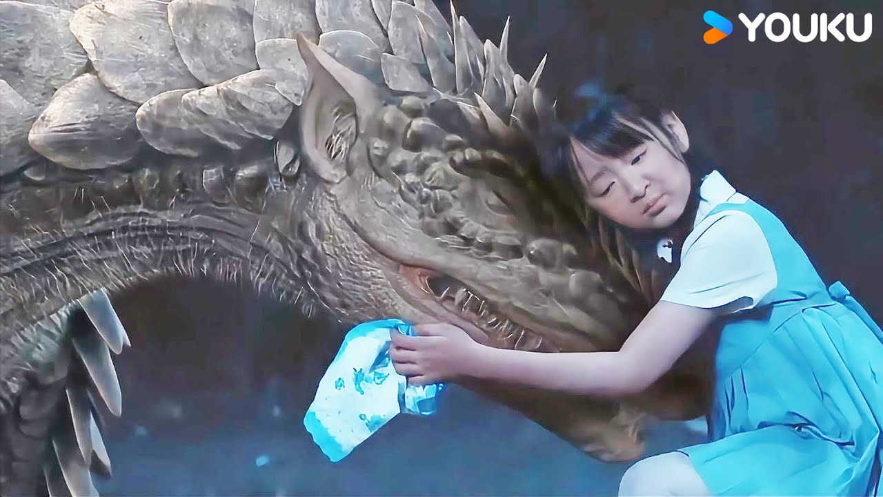 👧🦔Little girl hugged pangolin to comfort it! | The Monster Is Coming | YOUKU MONSTER MOVIE