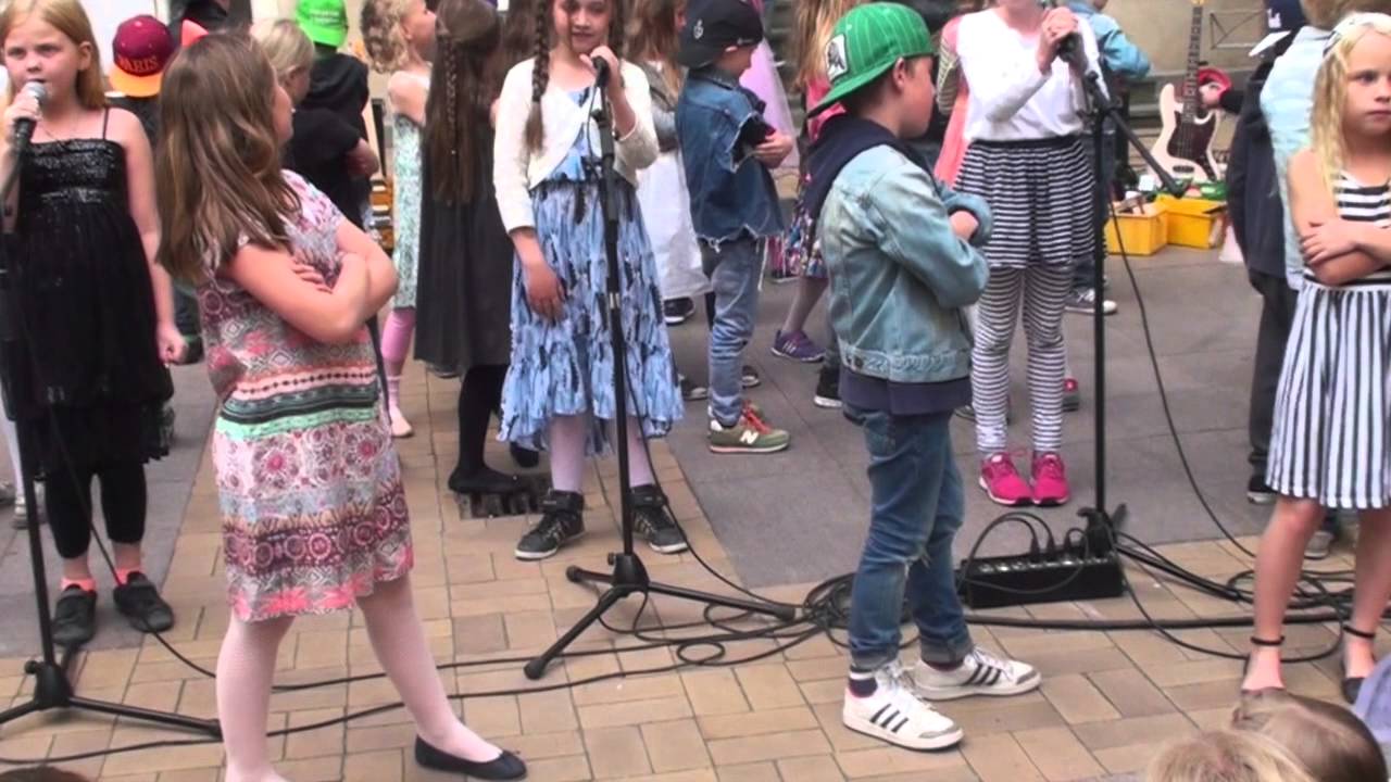 Vi er ikke rigtig voksne. Zahles 1x og 1y sommerkoncert 2015