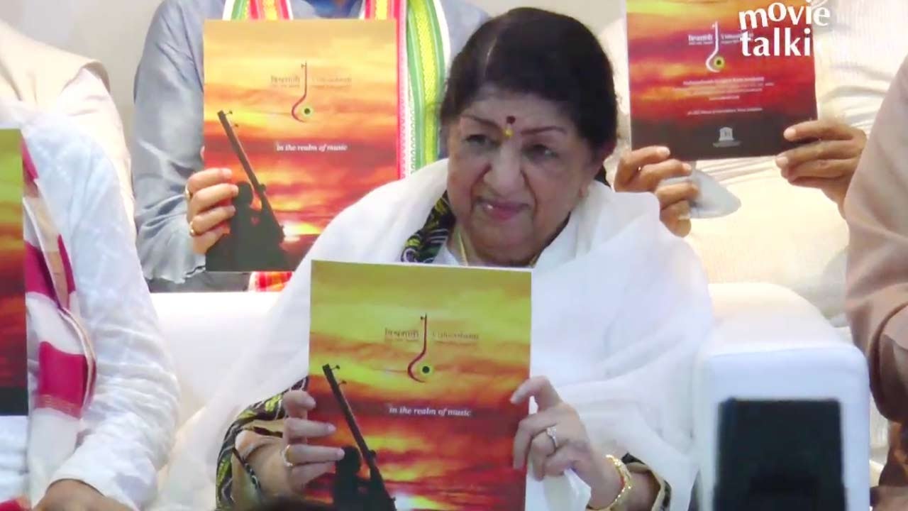 Lata Mangeshkar At The Launch Of Sangeet Gurukul In Vishwashanti Sangeet Kala Academy