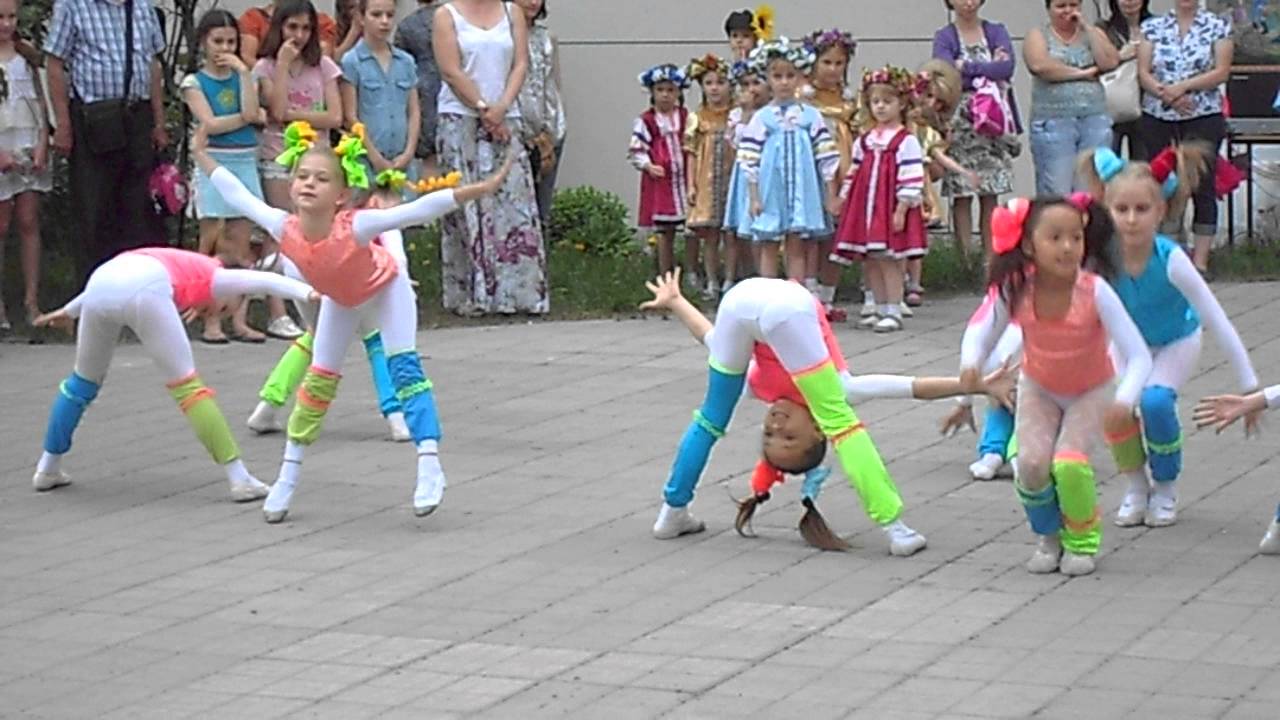 Олеся танцует в театре танца 