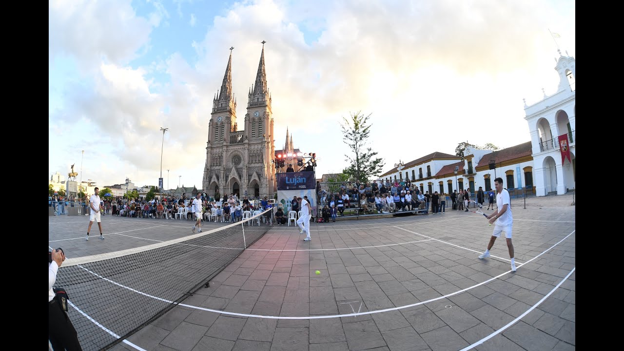 Luján revivió el primer partido de tenis de la historia junto a leyendas del deporte argentino.
