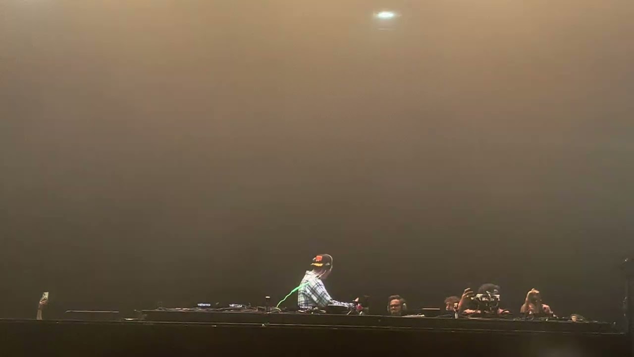 EsDeeKid - 4 Raws - (Tiesto remix ? live) 