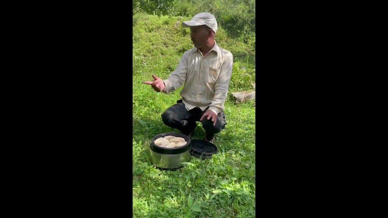 Himachal&rsquo;s local dish siddu #yummcal #siddu #manali #himachal