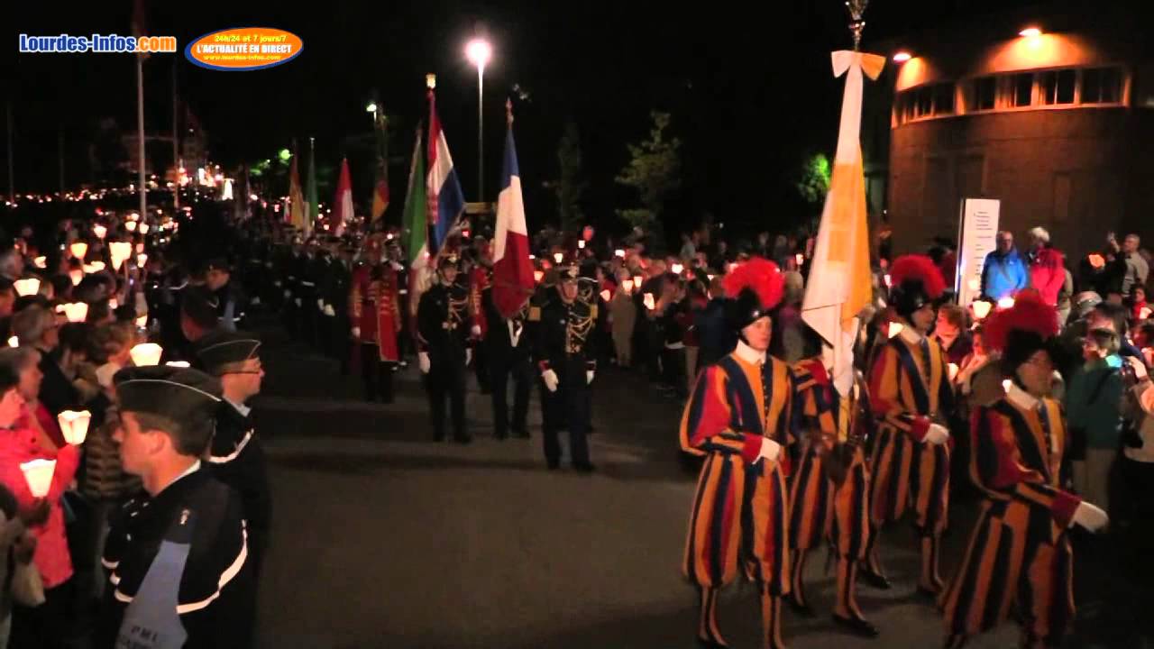 Procession aux flambaux Pélerinage militaire Lourdes