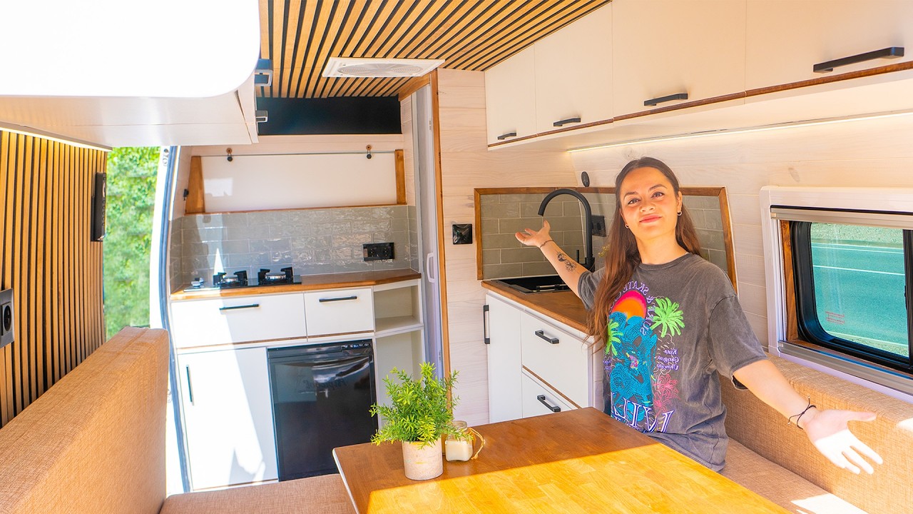 👉Mide solo 5 metros y lo tiene todo 😍 VAN TOUR ESPAÑOL 🚐 Furgoneta camper con baño - Vivir en ruta