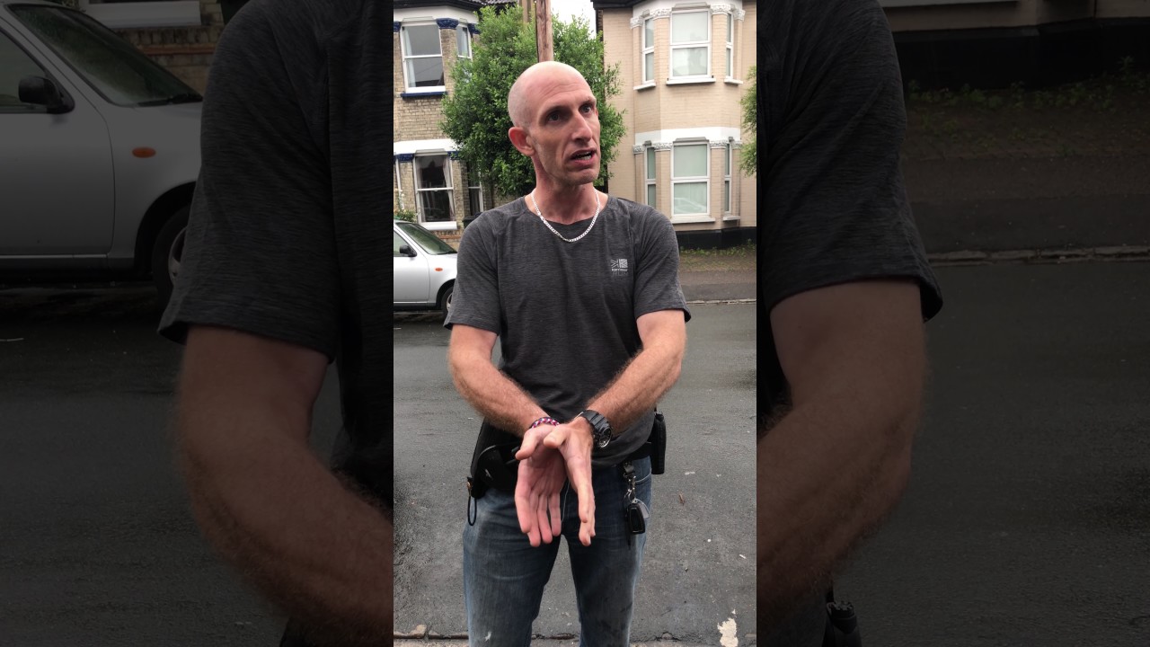 Police 👮‍♀️ arrests gang member with a knife 🔪 in Thornton Heath London