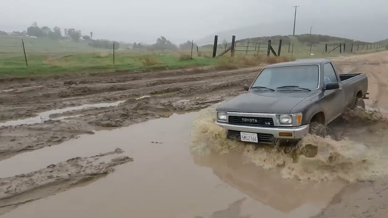 1989 Toyota Pickup 4X4 Offroading