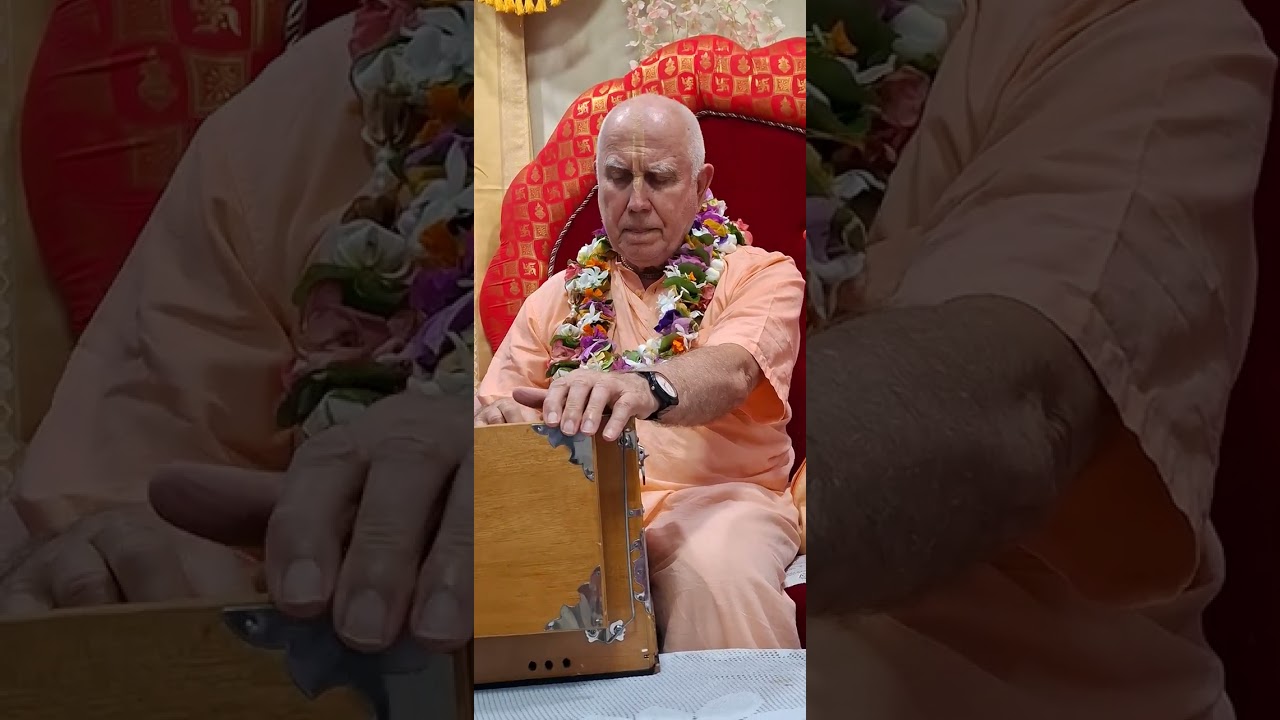 Jaya Radha Madhava HH Purushatraya Swami Maharaj 2