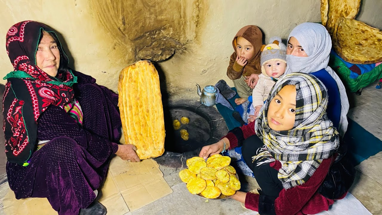 پختن کچالو تنوری😋 همراه با مادرجان و مادرمحمدذکی🥰
