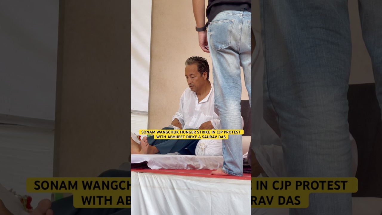 Sonam Wangchuk Hunger Strike in CJP Protest, Delhi India with Cockroach Janta Party Abhijeet Dipke