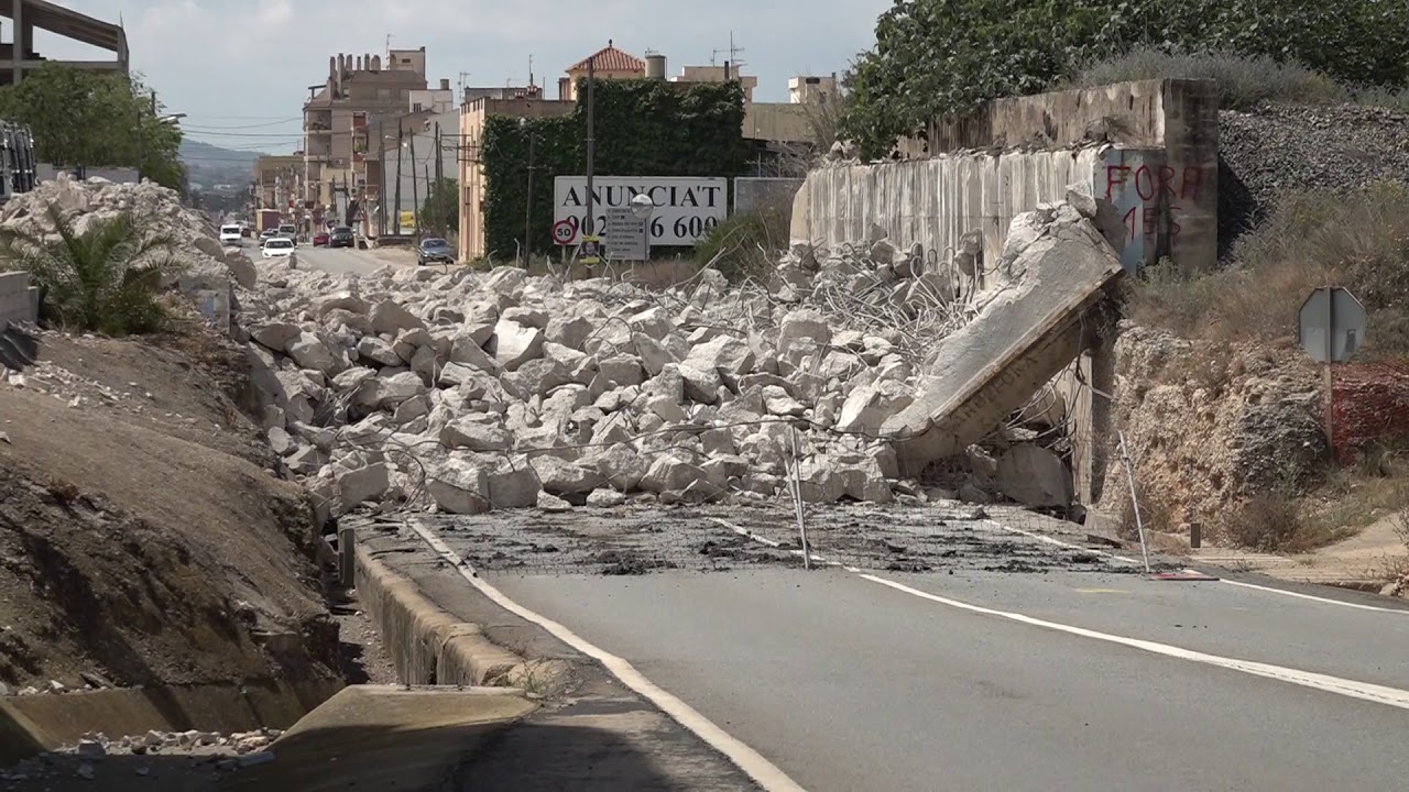 Enderrocat l'antic pont de la N-340 de l'Aldea