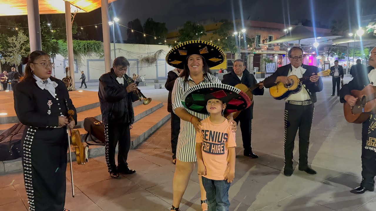 De paseo por  plaza Garibaldi CD México 