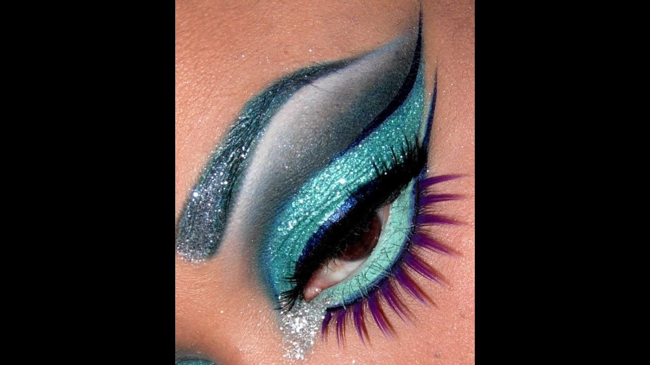 Turquoise Glitter cut crease with Silver glittery brows!