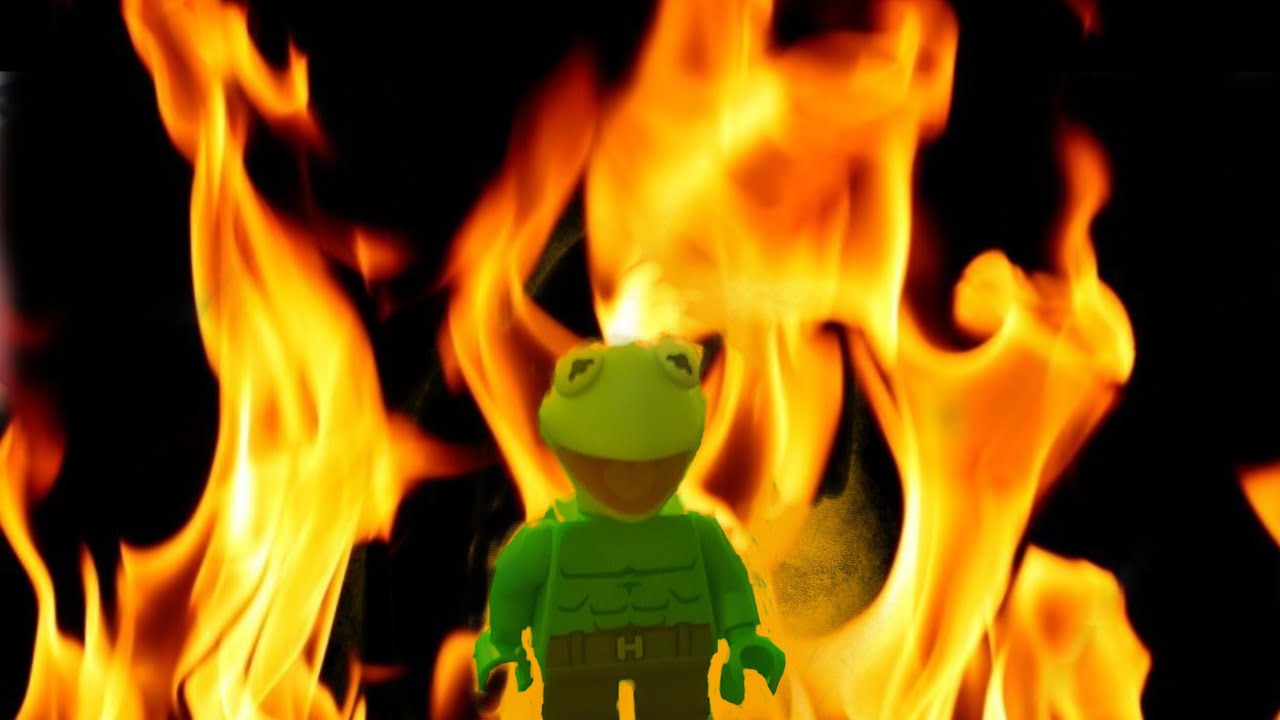 LEGO Kermit the Frog becomes the Hulk!