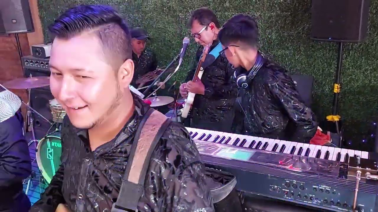 LA CLAVE 3 EN VIVO MIX CUMBIA ROMÁNTICA