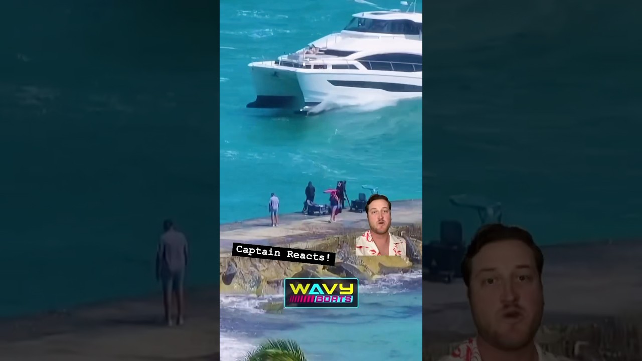 Большой моторный катер получает небольшой толчок! Фото: @WavyBoats #boat #boating #sailing