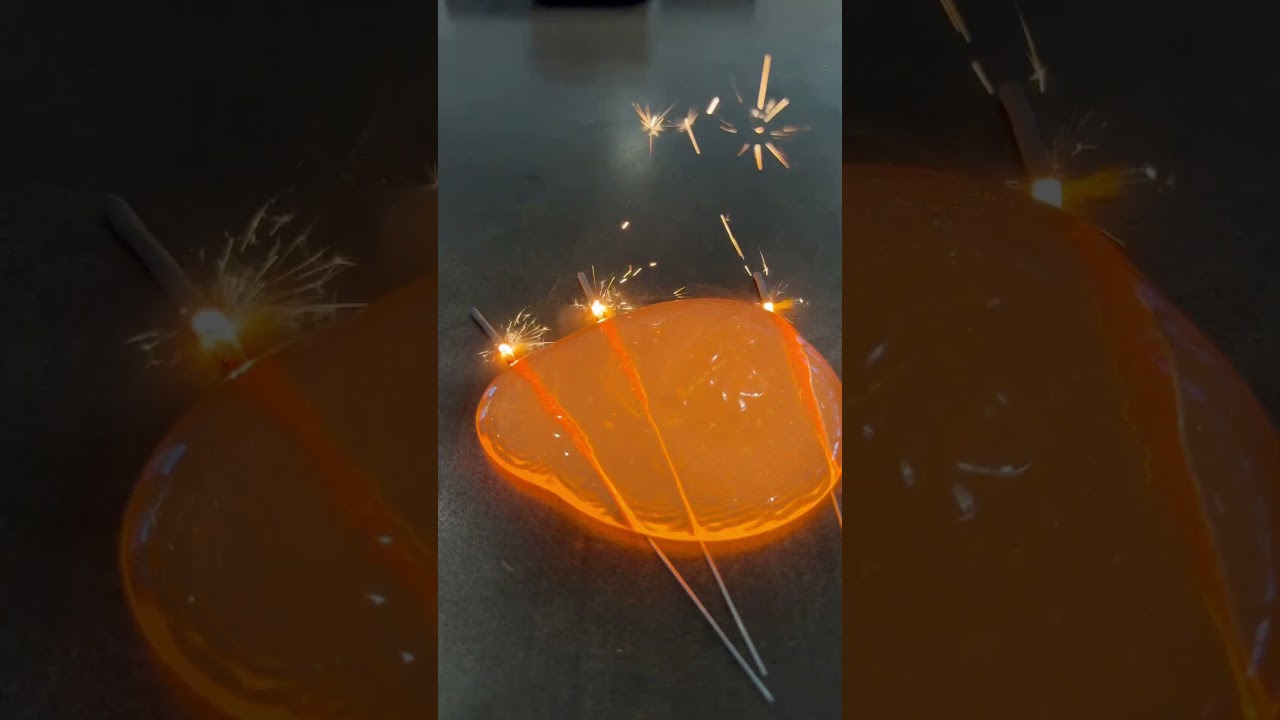 Sparkling GLASS ! #souffleurdeverre #science #satisfying #art