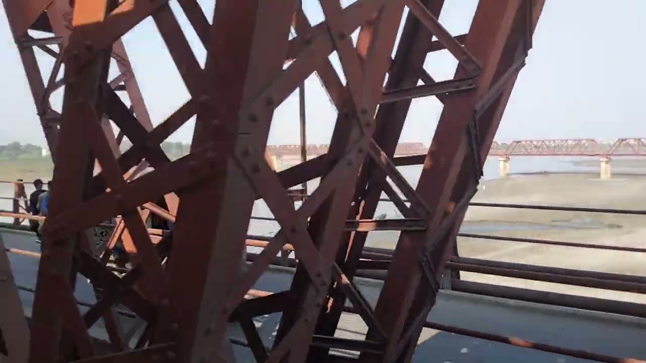 Meni  Kabhi Nhi Dekha Tha Pani Me Kia Chez Thi 🤩😍 Indus River Meharan Bridge Kotri || Pakistan Train