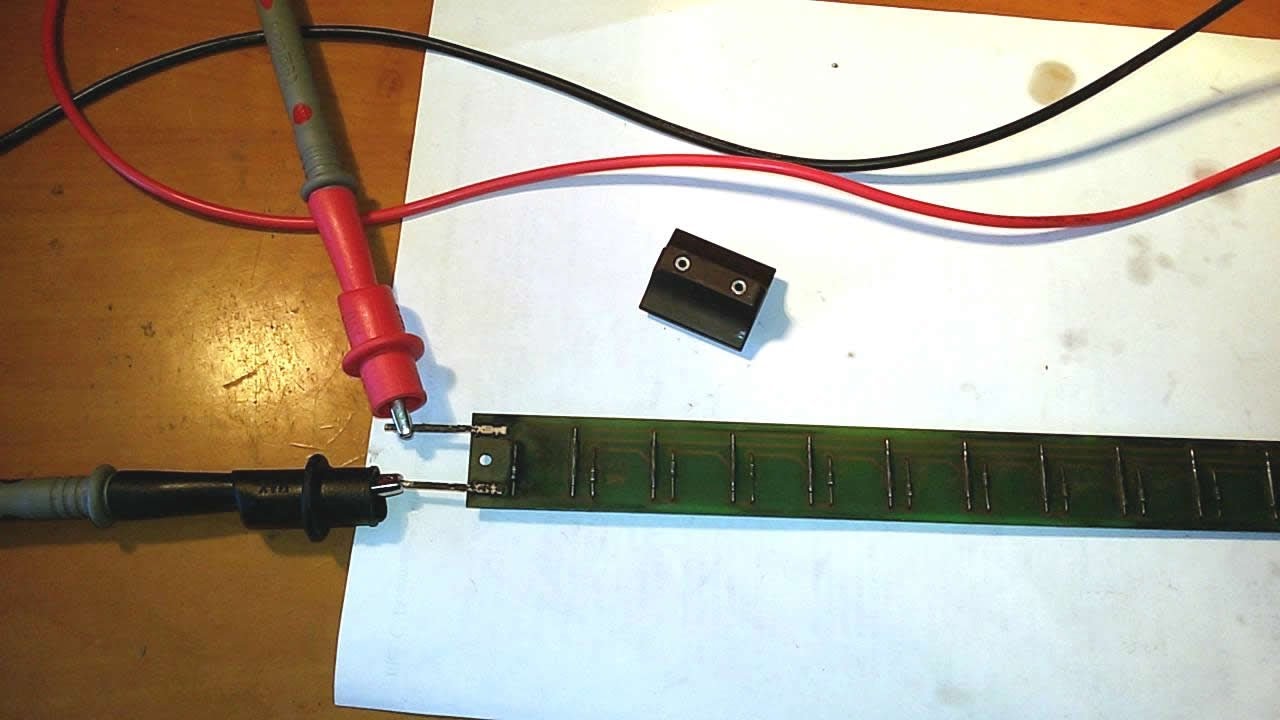 тягач Мерседес, уровень топлива в баке, не работает