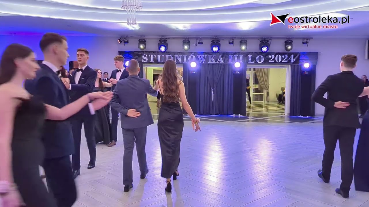Studniówka 2024 w III LO w Ostrołęce: Tak wyglądał POLONEZ