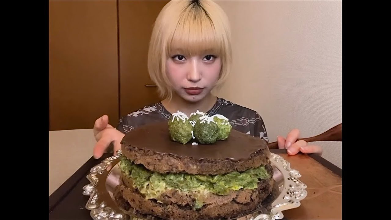 【ドバイチョコケーキ】ASMR I Mukbang 🍫