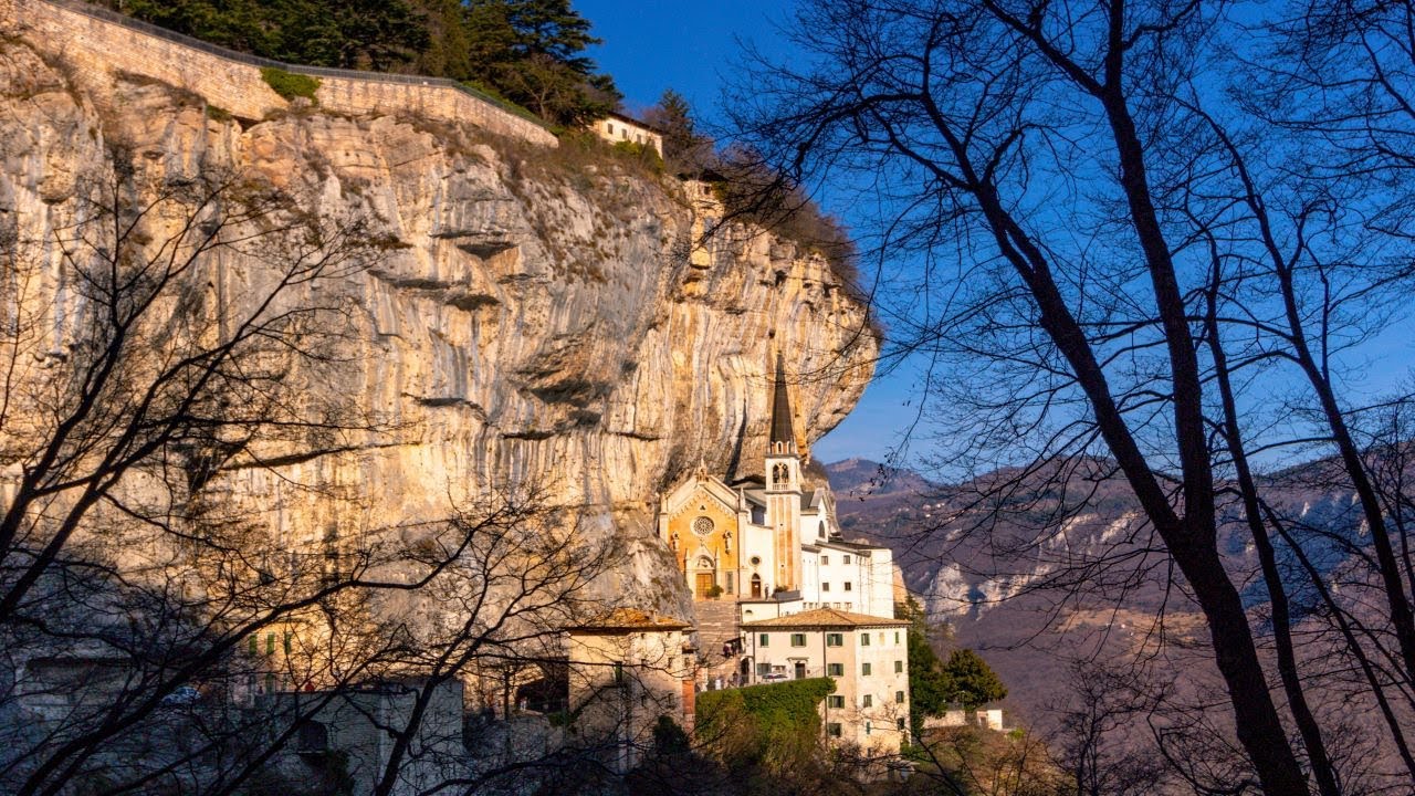 Santuario Madonna della Corona e Vajo dell'Orsa  •  Monte Baldo
