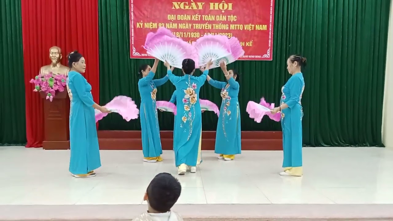 Múa: Bắc Giang một khúc ân tình. NCT Giáp Hải Dĩnh Kế trình bày.