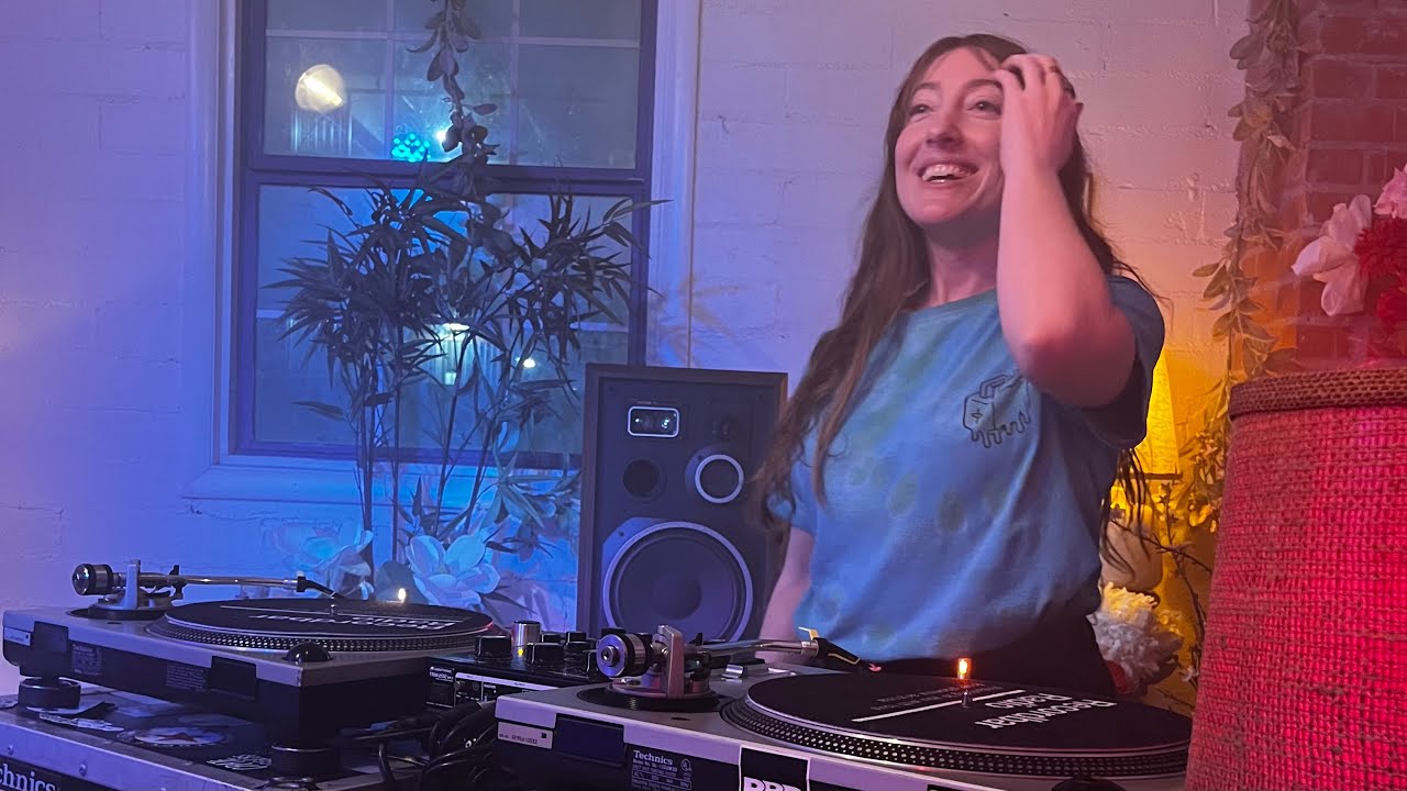 DJ SARA | Sassy Disco, Funk, and Soul Vinyl DJ Set