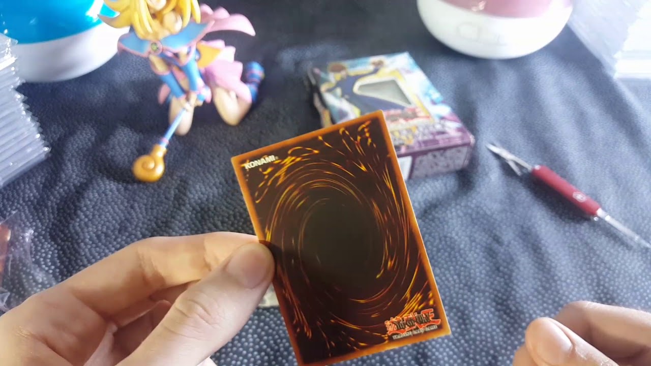 INCREDIBLE FACTORY ERROR: Pulling 2 blue eyes from a Kaiba deck! (SDK & SDY OPENING)