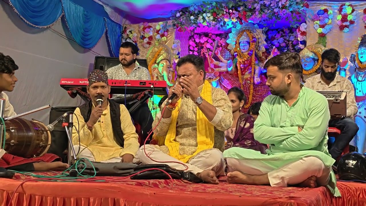 Bhagwati maa ko bulate hai . Monu pandey jagran party kanpur.. 9140959732 Singer .mukul bachpai ji 