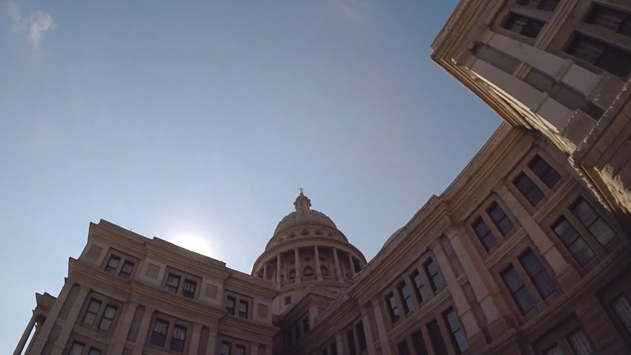 Texas lawmakers eye reining in governor's power during disasters