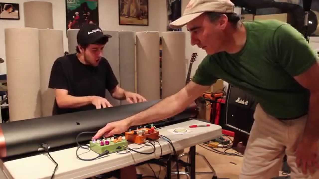Clyde Lawrence plays Stevie Wonder (Analog Alien Pedal Demo)