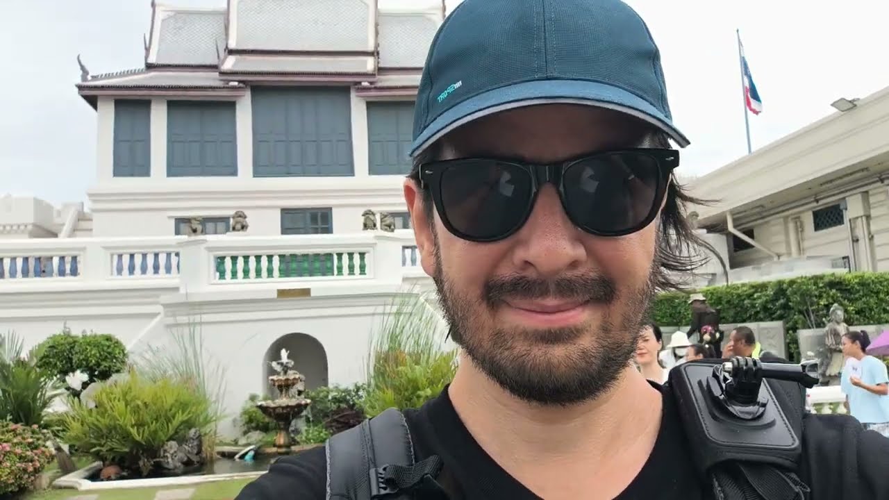 I Walked On The Tallest Glass Skywalk In Bangkok! | Thailand 😱