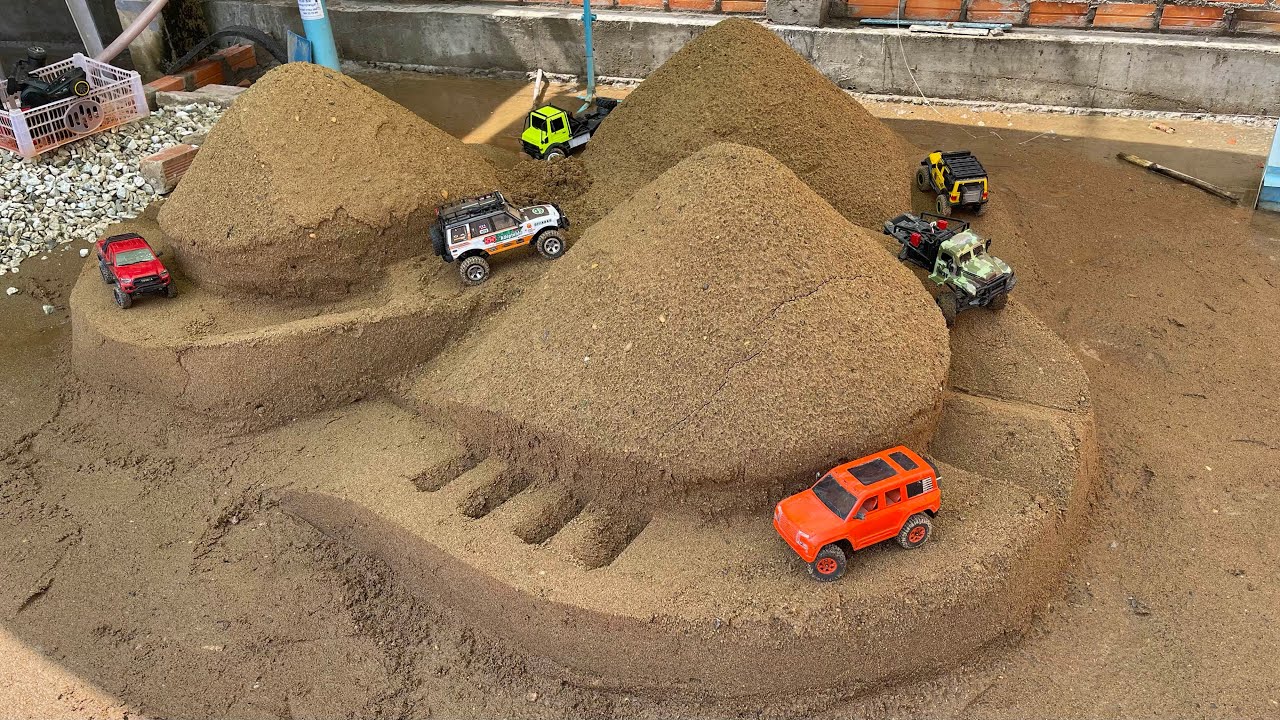Extreme RC Cars Mountain Challenge! Who Will Reach the Top? 🚗🔥