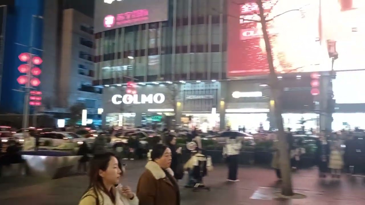 180 degree view of Chunxi road in Chengdu.