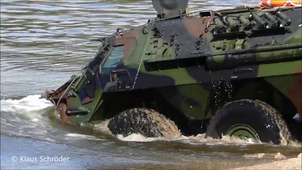 TPz Fuchs Wasserfahrt auf der Elbe