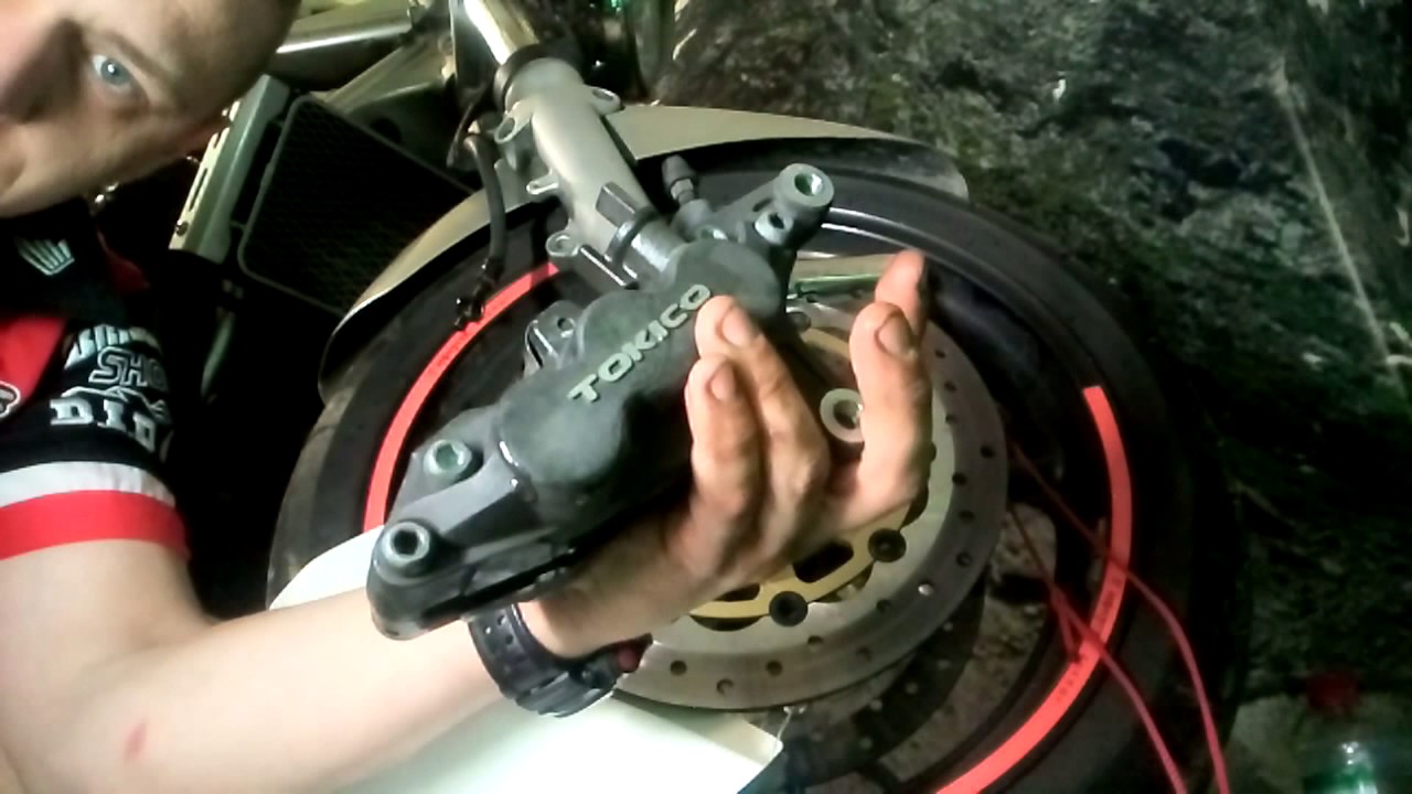 Ревизия и чистка тормозного суппорта мотоцикла Suzuki Bandit GSF 1200/ Brake calipers rebuild