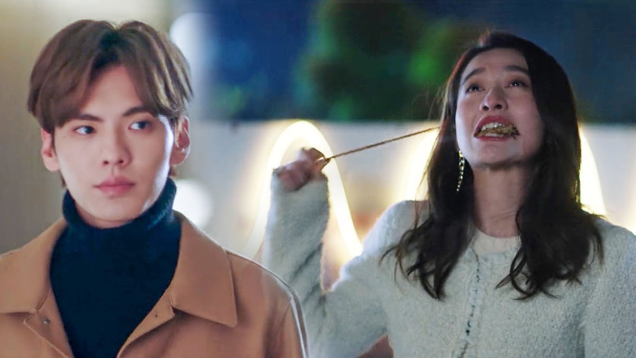ซีอีโอตกหลุมรักหญิงสาวกินบาร์บีคิวตอนเที่ยงคืน โดยไม่สนใจผู้ชื่นชมที่งดงามของเขาทุกคน