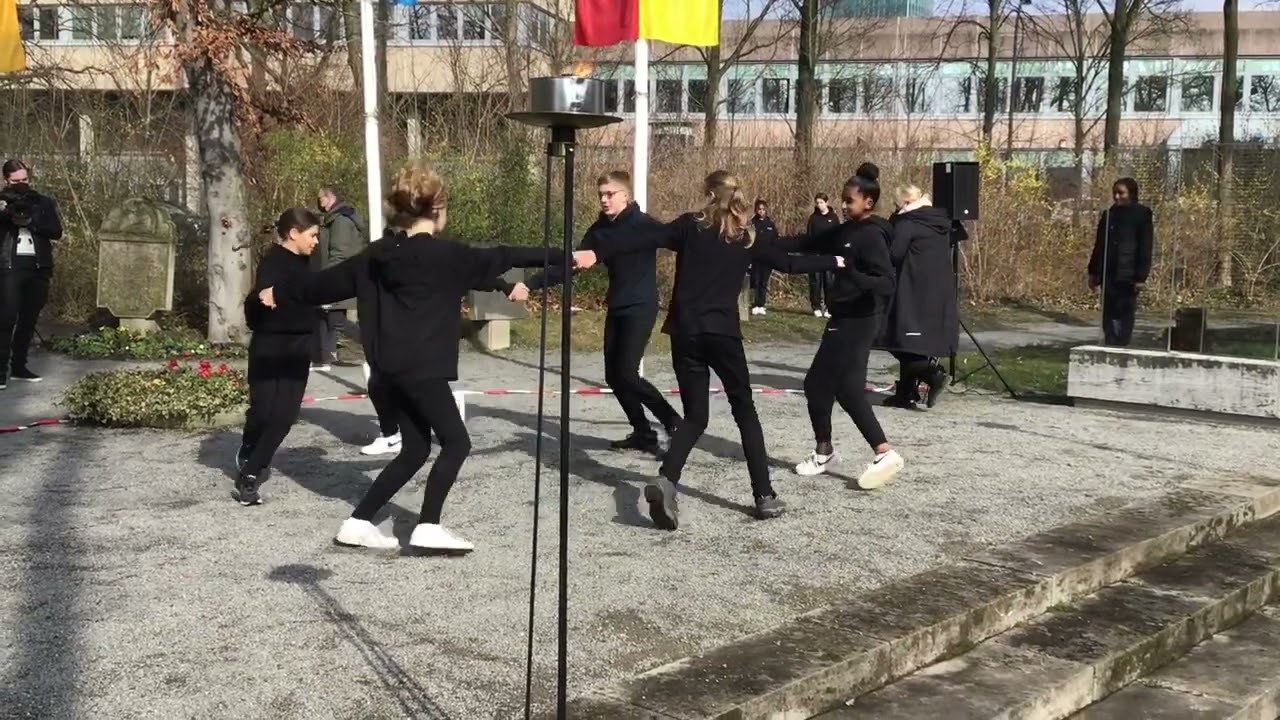 Tanz-Performance bei der Gedenkfeier zum 16. März