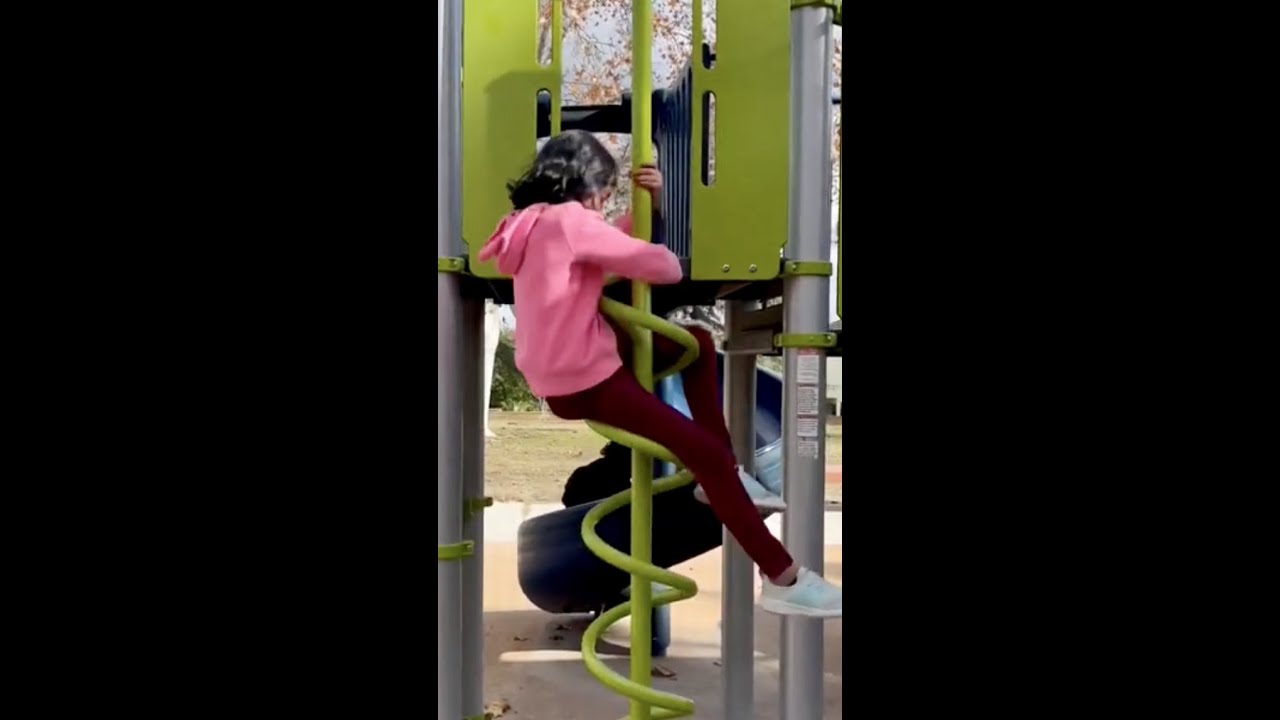 How to play on the Spiral Pole!
