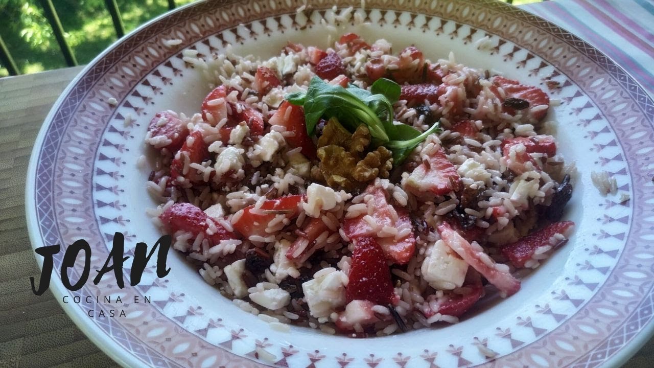 Ensalada de arroz con fresas y queso feta / #CocinaFácil