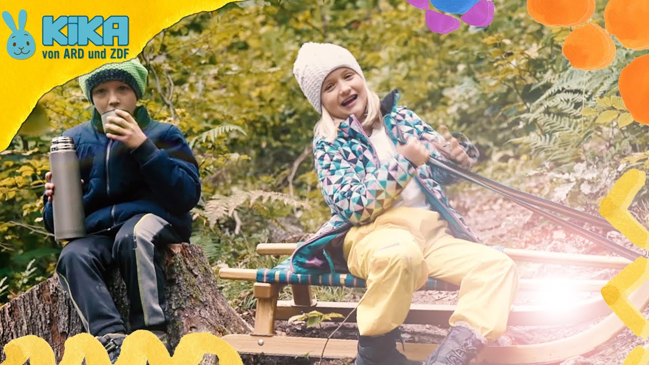 Neža und Lovro rodeln ohne Schnee | ICH bin ICH | Mehr auf kikaninchen.de